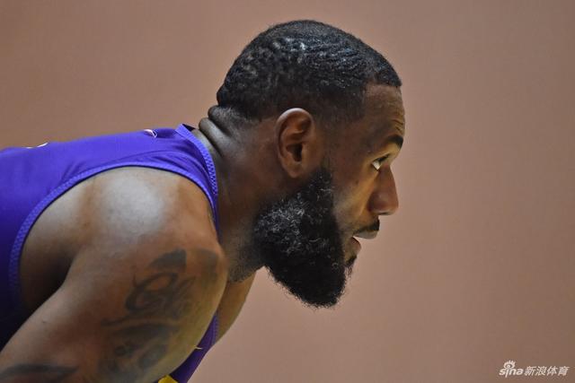 雷蒙:本想模仿詹姆斯霸王步 结果被晓川扑倒了